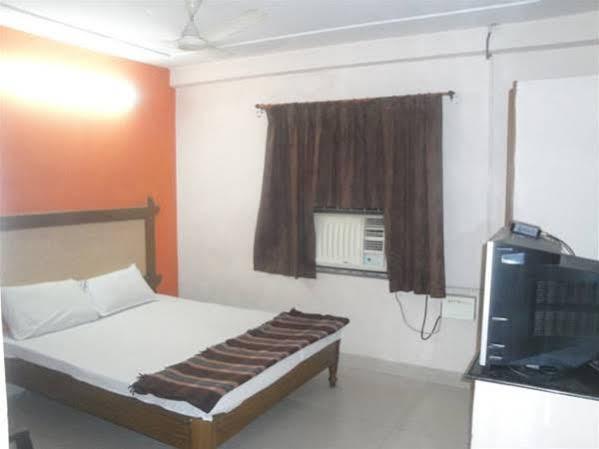 ויסאקפאטנם Oyo Hotel Lakshmi Paradise מראה חיצוני תמונה
