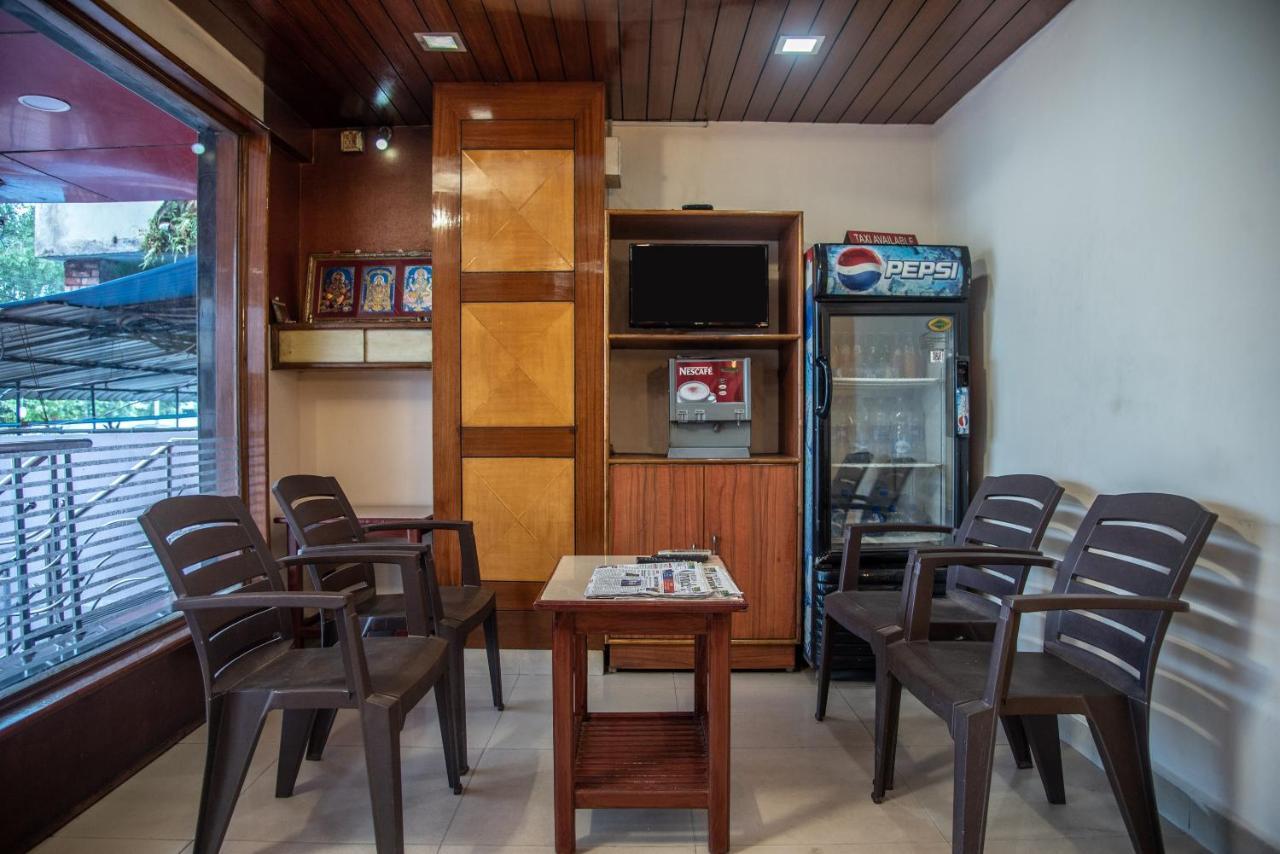 ויסאקפאטנם Oyo Hotel Lakshmi Paradise מראה חיצוני תמונה