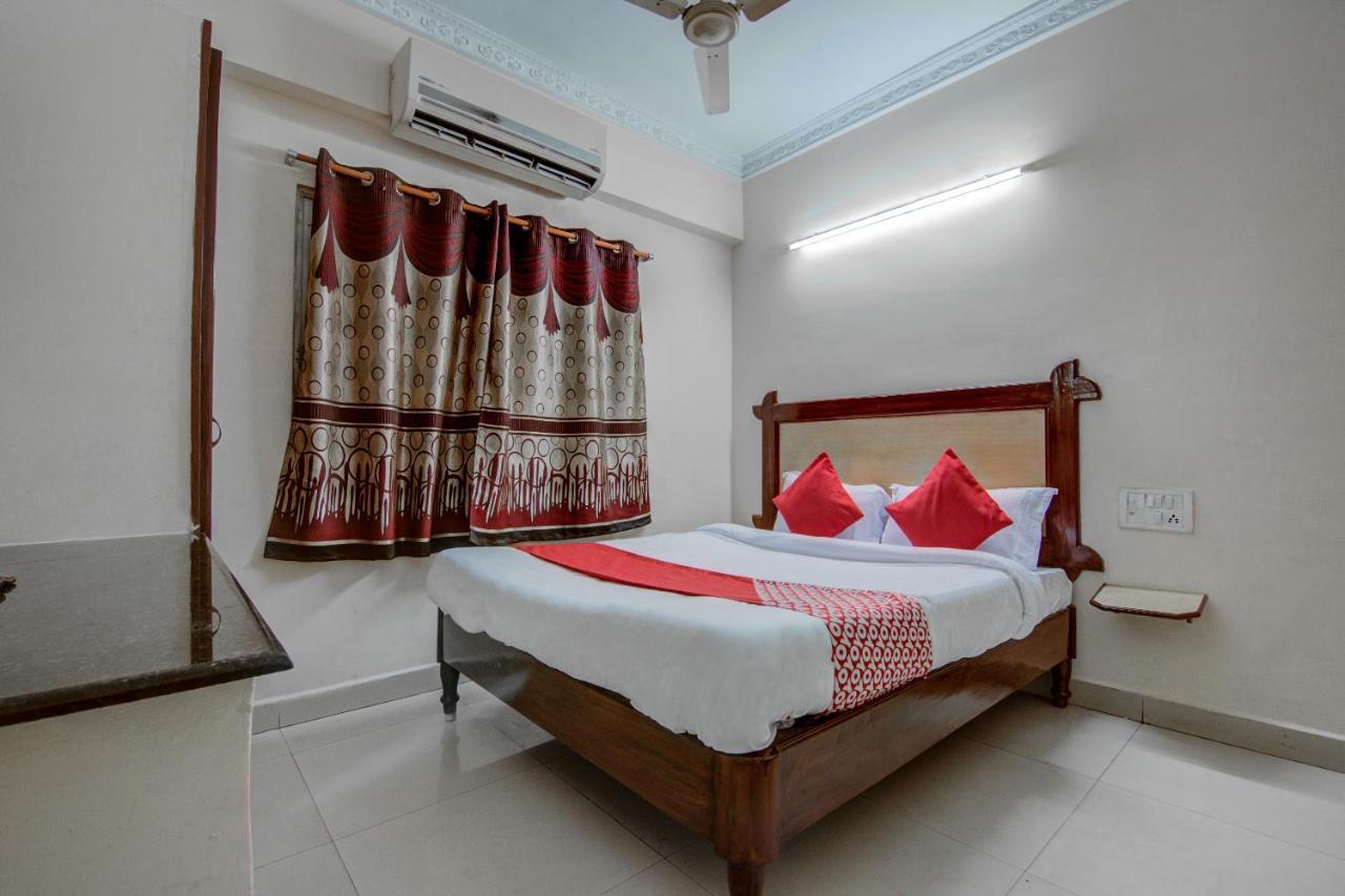 ויסאקפאטנם Oyo Hotel Lakshmi Paradise מראה חיצוני תמונה