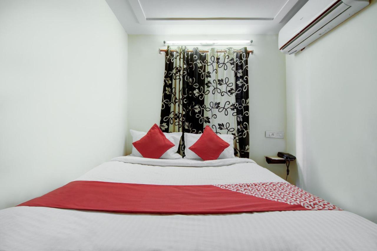 ויסאקפאטנם Oyo Hotel Lakshmi Paradise מראה חיצוני תמונה
